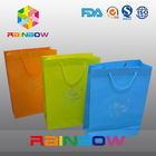 Le tirage en couleurs de Cutom de promotion a adapté les sacs en papier/le sac aux besoins du client de papier étanche sac de cadeau