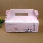 En pliant la boîte de papier rose d'emballage de gâteau avec la poignée, concevez la boîte en fonction du client de gâteau