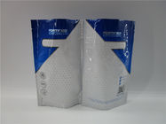 l'emballage de poudre de protéine de suppléments de nutrition tiennent des paquets de poche/aluminium