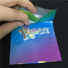 Tenez l'encens de fines herbes de Runtz empaquetant des poches de Childrenpoof avec l'impression de logo