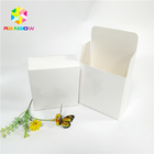 L'emballage blanc de carton de couleur enferme dans une boîte le divers logo de Fleixble de carte adapté aux besoins du client