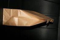 Le logo de Brown a imprimé les sacs en papier adaptés aux besoins du client, emportent tiennent le sac