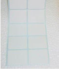 L'autocollant adhésif de papier blanc de rectangle marque non imprimé en petit pain