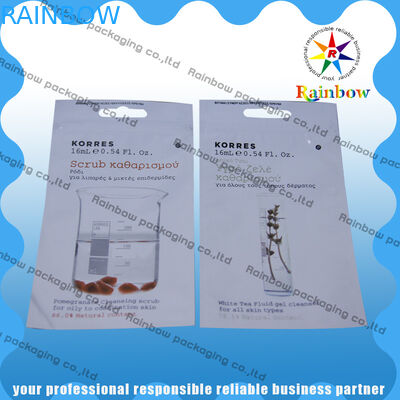 Sac d'emballage de Korres Comestic avec le trou clair de fenêtre et de poignée