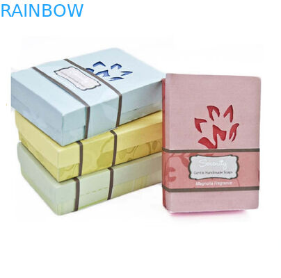 L'emballage de boîte-cadeau d'Atrractive réutilisent le papier d'art rose pour le savon régulier