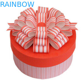 Cylindre de papier - rose de empaquetage formé de boîte-cadeau pour le gâteau d'anniversaire