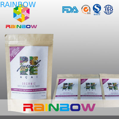 Tenez les sacs en papier adaptés aux besoins du client