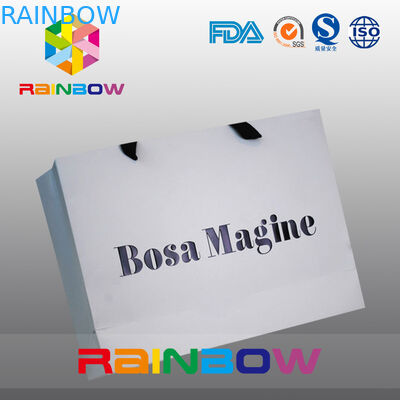 Sacs en papier adaptés aux besoins du client qui respecte l'environnement avec la poignée pour l'emballage d'habillement