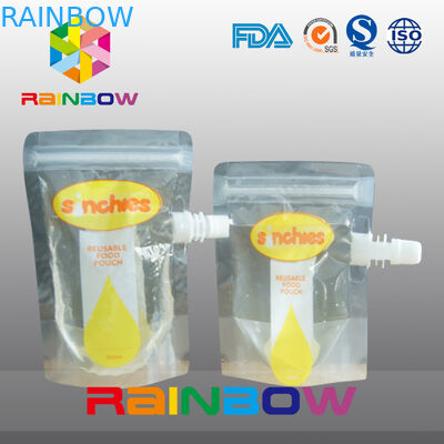 Tenez l'emballage réutilisable de poche de bec d'aliment pour bébé avec la tirette sur le dessus