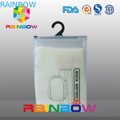 Sachets en matière plastique givrés de PVC empaquetant le sac accrochant avec le zip-lock pour le tissu d'enfants