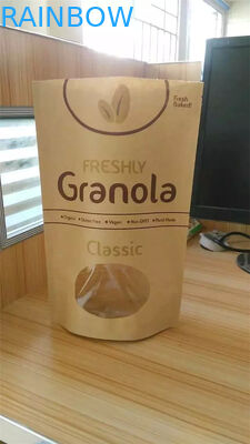 La coutume imprimée tiennent le sac de papier d'emballage, emballage de sac de casse-croûte avec la fenêtre