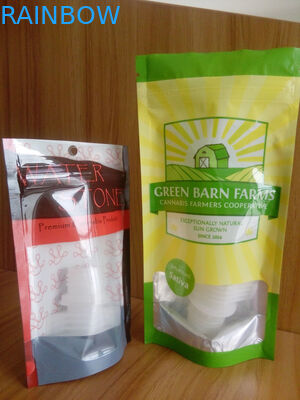 Tenez le récipient en plastique rempli de graines de cannabis/de sacs de Noni avec la tirette