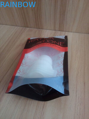 Tenez le récipient en plastique rempli de graines de cannabis/de sacs de Noni avec la tirette