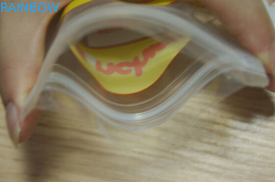 L'emballage imperméable réutilisable de poche de bec tiennent la poche zip-lock d'aliment pour bébé avec le bec