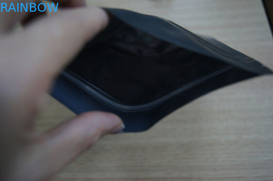 Les sacs à thé de papier d'aluminium empaquetant/tiennent le sac de café en plastique noir de Matt avec la serrure de fermeture éclair