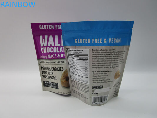 La marque de distributeur tiennent la poche de tirette, papier d'aluminium d'emballage alimentaire de casse-croûte