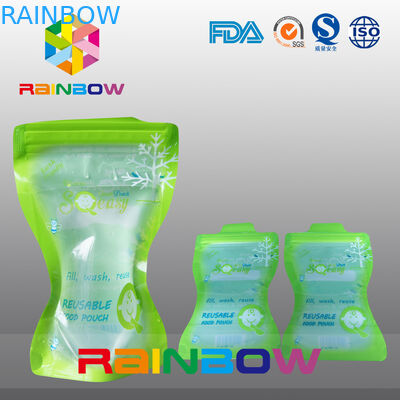 L'emballage liquide de poche de bec, tiennent la poche de bébé avec le bec