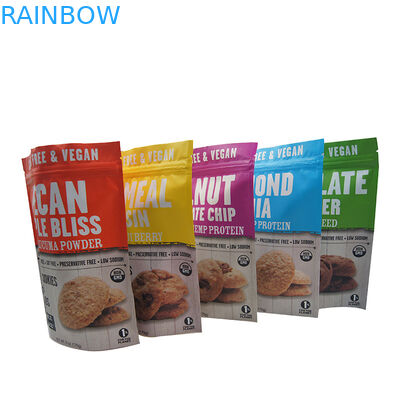 Tenez les sachets en matière plastique de sac de tirette empaquetant pour le biscuit de gâteaux aux pépites de chocolat