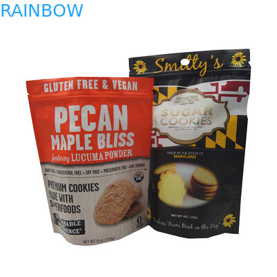 Tenez les sachets en matière plastique de sac de tirette empaquetant pour le biscuit de gâteaux aux pépites de chocolat