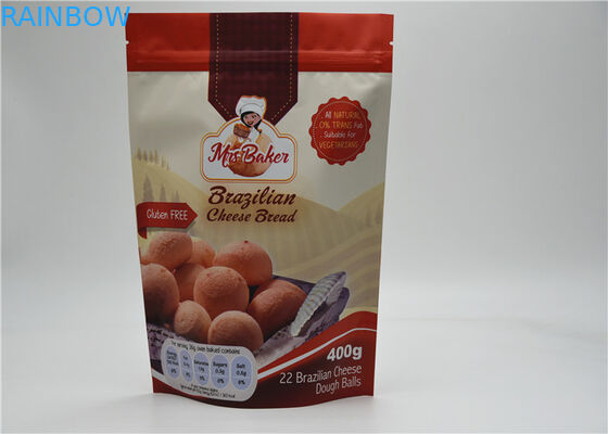 Tenez l'emballage de sac de casse-croûte