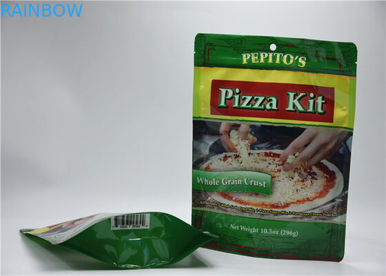 Tenez l'emballage de sac de casse-croûte