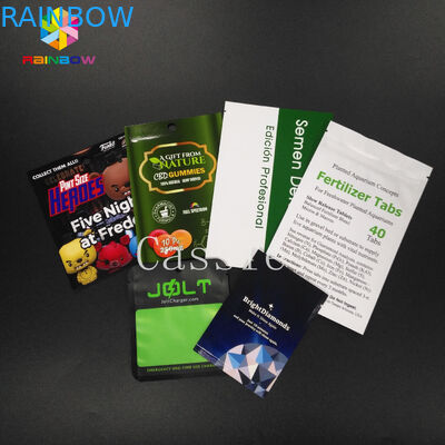 Le masque facial cosmétique tiennent le matériel de conditionnement en plastique de sacs de poche de tirette étanche à l'humidité