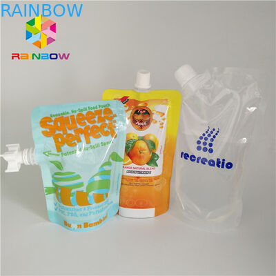 Les sacs liquides de bec de boisson en plastique, boisson de jus de fruit tiennent des poches avec le chapeau