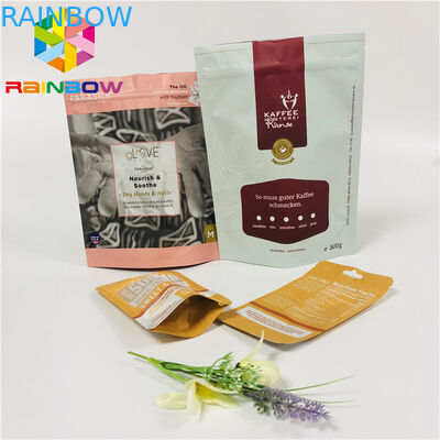 L'empaquetage mat de sacs à thé tiennent le sac de papier d'aluminium avec la tirette/entaille violente