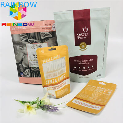 L'empaquetage mat de sacs à thé tiennent le sac de papier d'aluminium avec la tirette/entaille violente