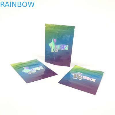 Tenez l'encens de fines herbes de Mylar empaquetant les sacs gommeux de sucrerie d'ours de paquet de mauvaise herbe de Runtz