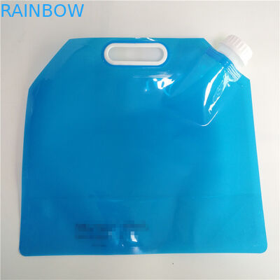 Les sacs liquides extérieurs de stockage, eau potable tiennent la poche de bec avec la poignée
