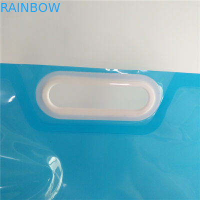 Les sacs liquides extérieurs de stockage, eau potable tiennent la poche de bec avec la poignée