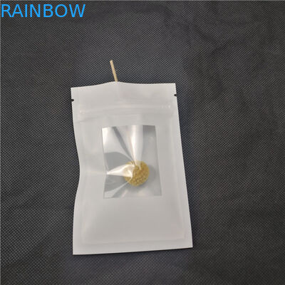 Les textes noirs ont imprimé le fond blanc de poches d'emballage de bijoux pour des paquets Earings de bracelet