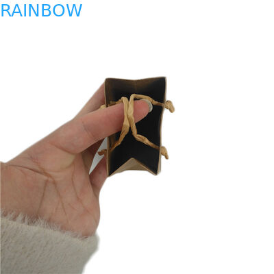 Les petits sacs en papier adaptés aux besoins du client tiennent l'emballage alimentaire de sucrerie de cadeau avec la poignée