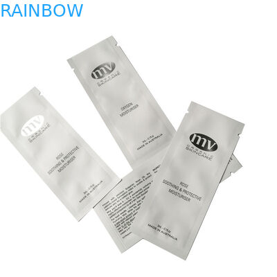 Sachets liquides imprimés blancs de crème hydratante adaptés aux besoins du client par logo cosmétique de sacs d'emballage de soins de la peau