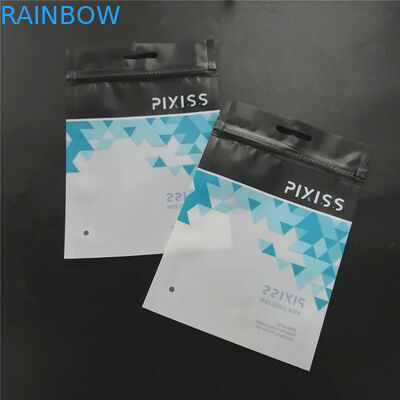 L'emballage imprimé fait sur commande des sachets en plastique noirs avec la tirette pour l'habillement composent l'outil etc.