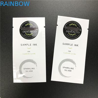 La petite poche jetable adaptée aux besoins du client témoin pour le côté facial du sérum trois d'oeil de détergent a scellé le sachet pour des produits de maquillage