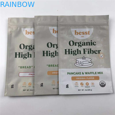 Tenez la poche de tirette avec la fenêtre Doypack pour les fruits secs