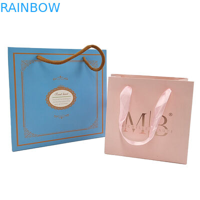 Sac cadeau en papier kraft blanc pour les achats de vêtements, cosmétiques et parfums, sac cadeau de luxe à poignée, sac en papier imprimé pour vêtements, logo personnalisé