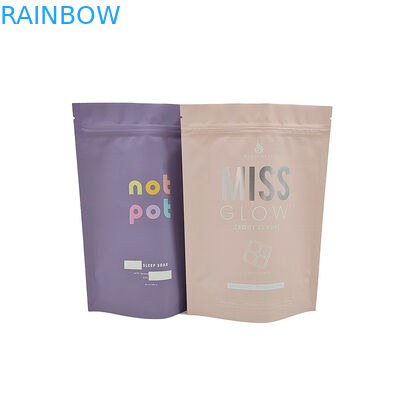 Un sac à fermeture à glissière de taille parfaite pour les emballages d'échantillons cosmétiques