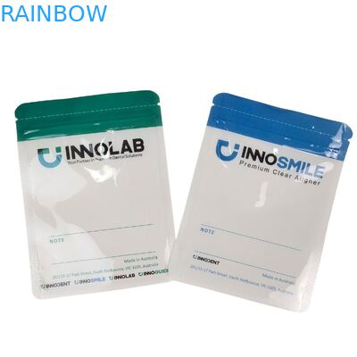 Sac à fermeture à glissière blanche personnalisable pour les soins dentaires, aligneurs clairs, emballage à l'un des côtés, étanche avec étanchéité thermique et alignement du logo