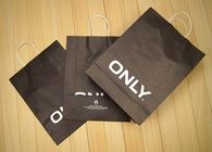 Papier d'emballage de empaquetage noir mat de sacs en papier faits sur commande simples de couleur
