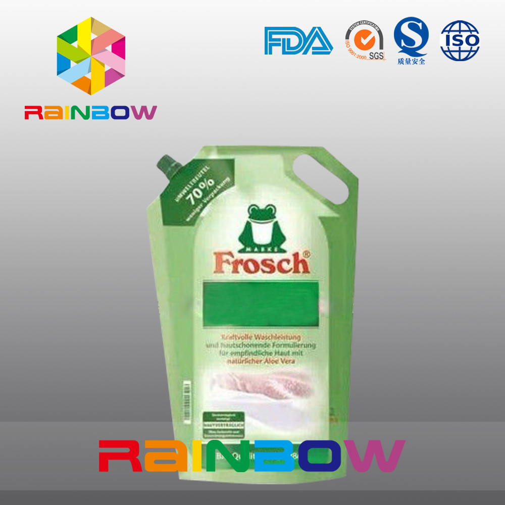 Le papier d'aluminium tiennent la poche de bec avec le trou de main pour l'emballage de détergent de blanchisserie