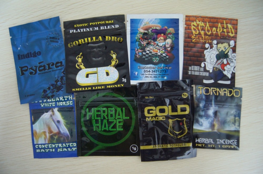 Recherchez le sachet de pilule/le sac poudre de recherches/poche de fines herbes d'encens avec la tirette