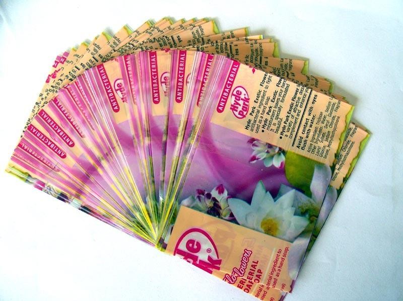 Labels qui respecte l'environnement de douille de rétrécissement enveloppe pour de shampooing de bouteille de PVC/ANIMAL FAMILIER rétrécissement