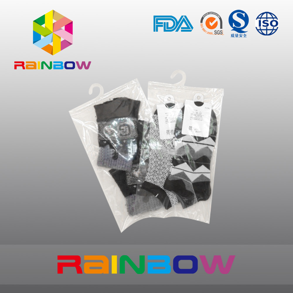 Sachets en matière plastique clairs blancs comme le lait empaquetant le sac accrochant de crochet avec la tirette pour des chaussettes