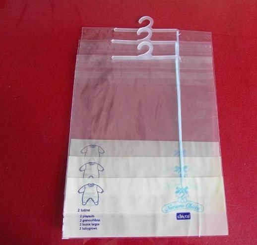 Sachets en matière plastique de T-shirt d'habillement de PE de PVC empaquetant avec le crochet et glissant la tirette