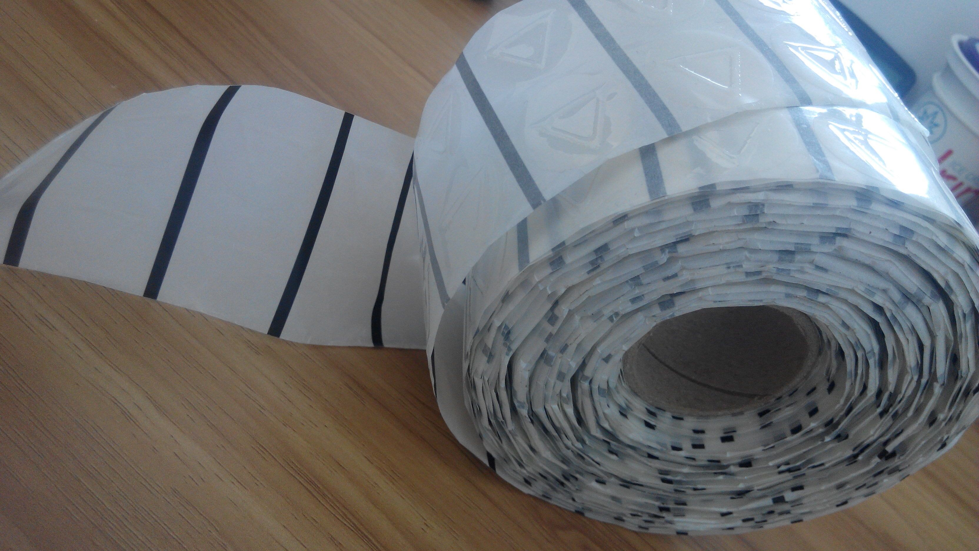 Labels tactiles faits sur commande de douille de rétrécissement d'étiquette de mise en garde d'homme aveugle avec le petit pain pour la bouteille