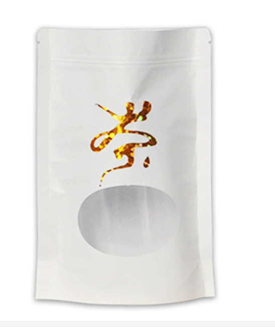 Le papier d'emballage blanc de fond plat tiennent le sac avec la tirette mylar zip-lock et la fenêtre