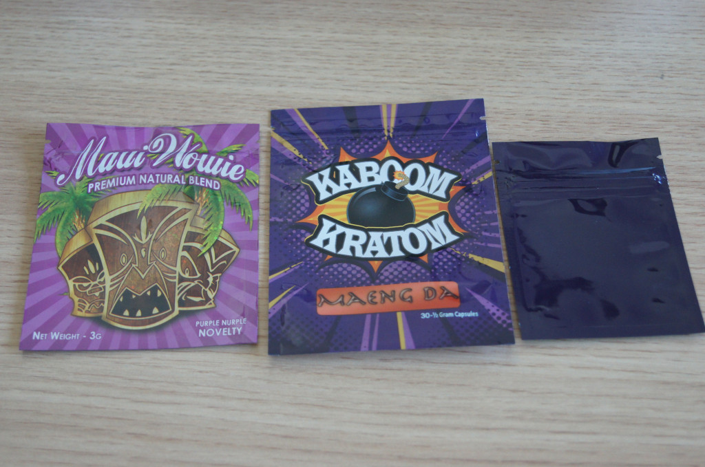 L'emballage zip-lock de joint des produits chimiques trois de maeng de kratom latéral du DA met en sac